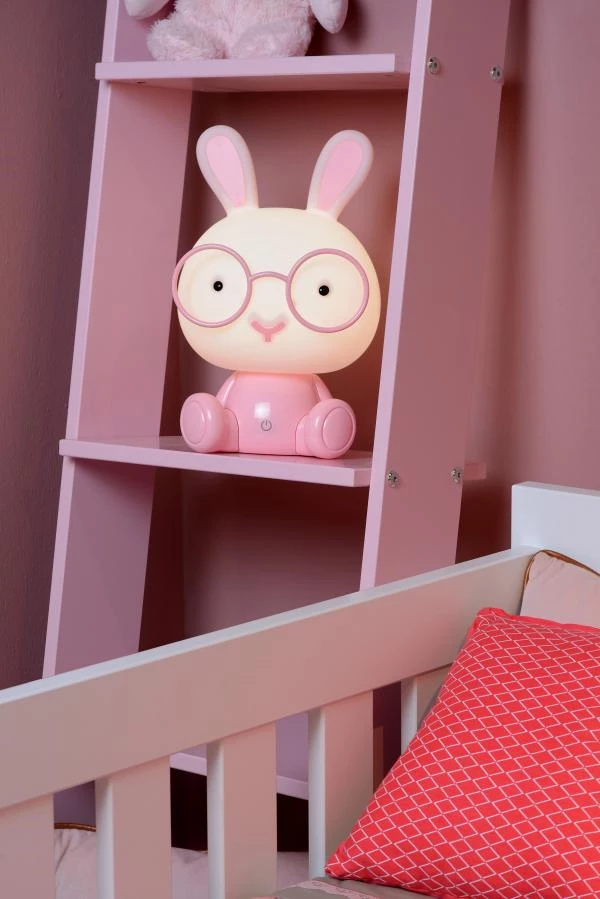 Lucide DODO RABBIT - Tischlampe Kinderzimmer - LED 3 StepDim - 1x3W 4000K - Rosa - Atmosphäre 1